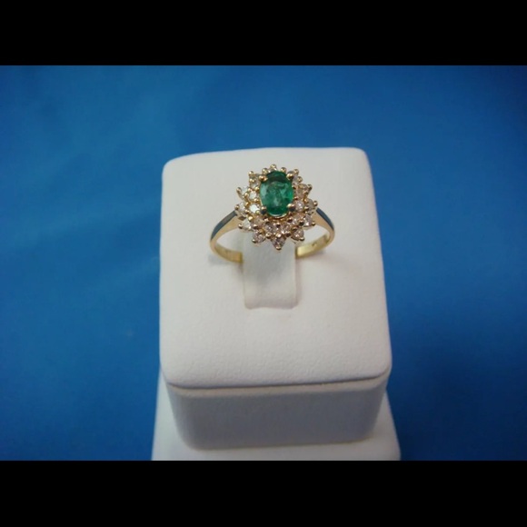 - Estate, Vintage, 14k yellow gold, emerald with double diamond halo ring - Picture 5 of 8